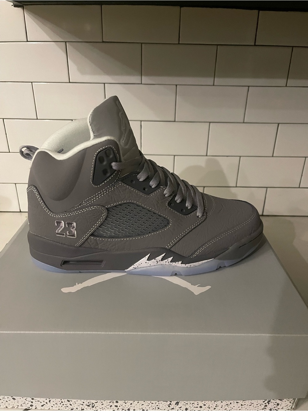 Men’s Retro 5 Wolf Grey Size 10.